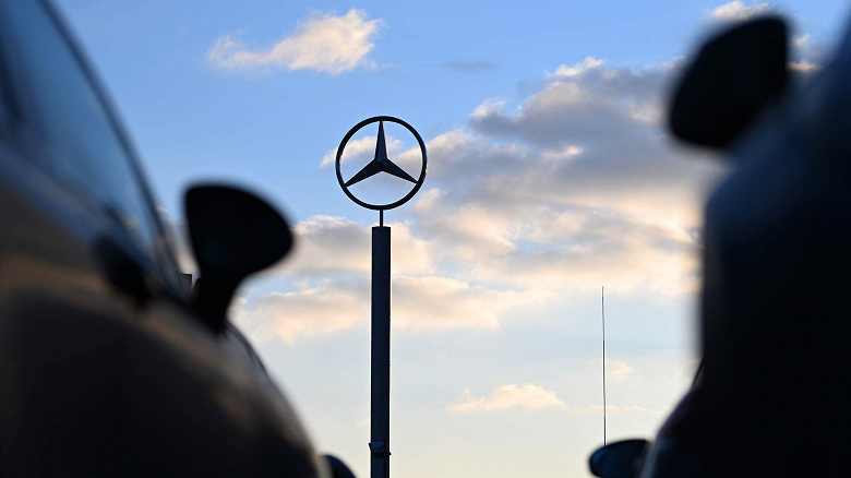 Mercedes-Benz возобновляет гарантийную поддержку клиентов в России. Центральный склад запчастей начнёт работать как прежде